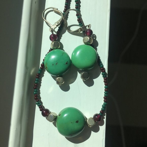 Green Turquoise and Bead Necklace and Earring Set - Never Worn - Picture 3 of 8